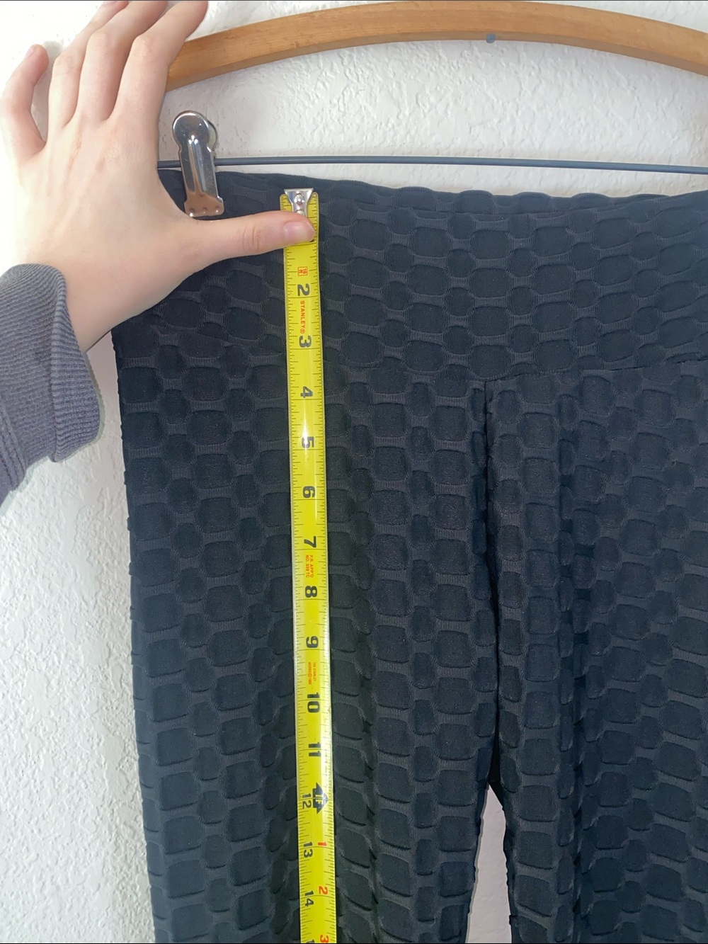 💋Black patterned scrunched leggings! - Picture 3 of 7